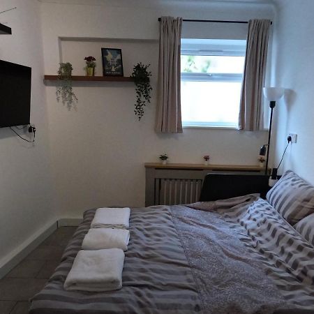 Studio Apartment In Saint Kew Exteriör bild