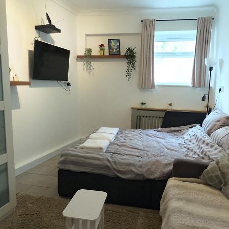 Studio Apartment In Saint Kew Exteriör bild