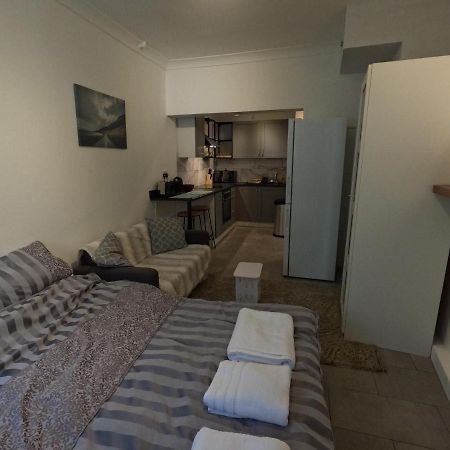 Studio Apartment In Saint Kew Exteriör bild