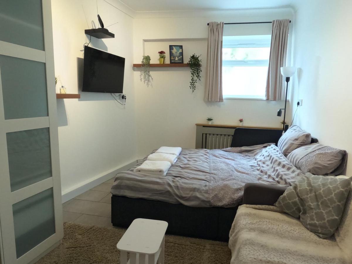 Studio Apartment In Saint Kew Exteriör bild