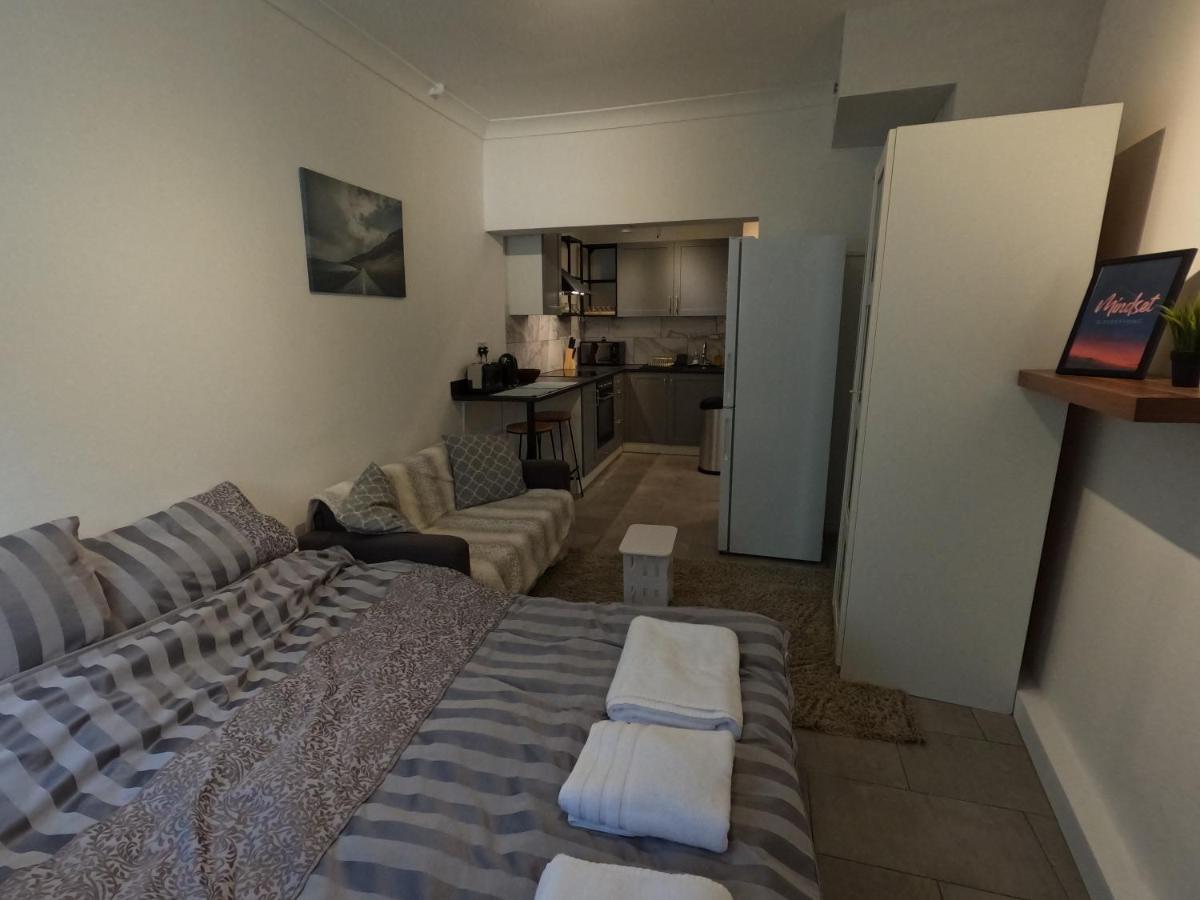 Studio Apartment In Saint Kew Exteriör bild